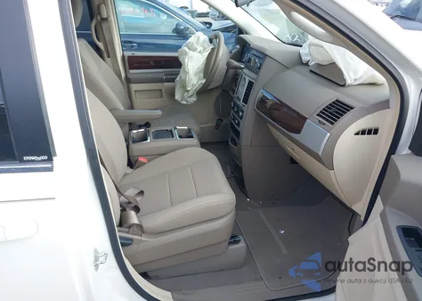 2010 Chrysler Town & Country Touring from USA, damaged, VIN 2A4RR5D13AR115593